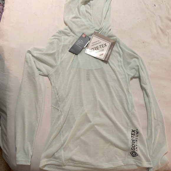 NWT Under Armour vortex hooded lightweight shirt - Picture 1 of 5